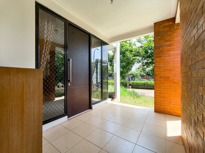 Rumah Nyaman dan Siap Huni depan Taman di Discovery Flamine, Bintaro Jaya Sektor 9