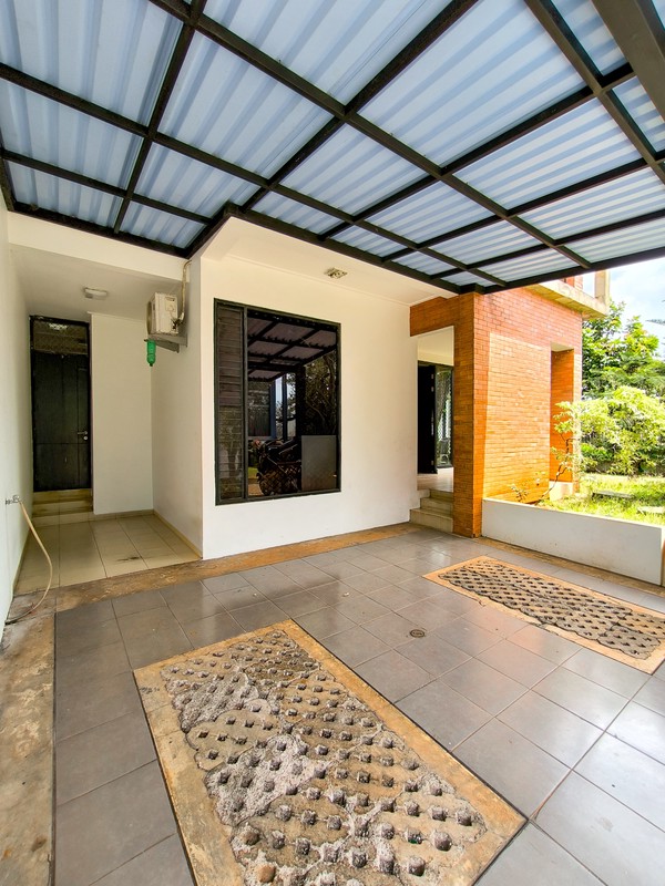 Rumah Nyaman dan Siap Huni depan Taman di Discovery Flamine, Bintaro Jaya Sektor 9