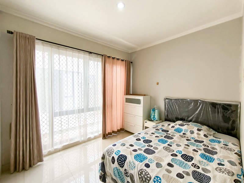 Rumah Nyaman dan Siap Huni depan Taman di Discovery Flamine, Bintaro Jaya Sektor 9