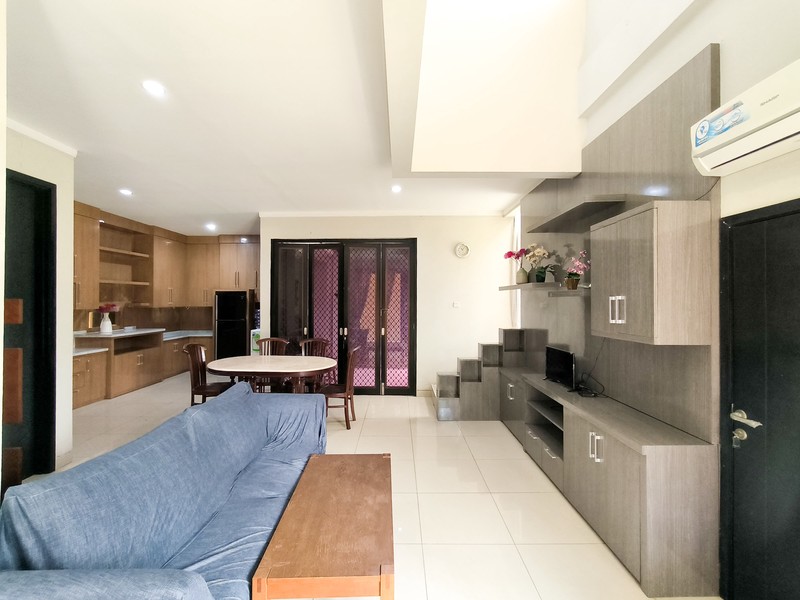 Rumah Nyaman dan Siap Huni depan Taman di Discovery Flamine, Bintaro Jaya Sektor 9