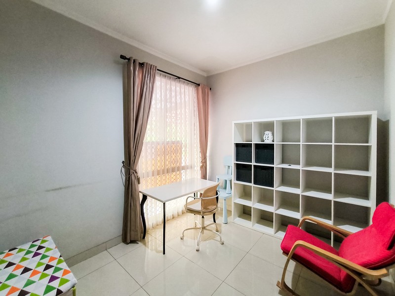 Rumah Nyaman dan Siap Huni depan Taman di Discovery Flamine, Bintaro Jaya Sektor 9