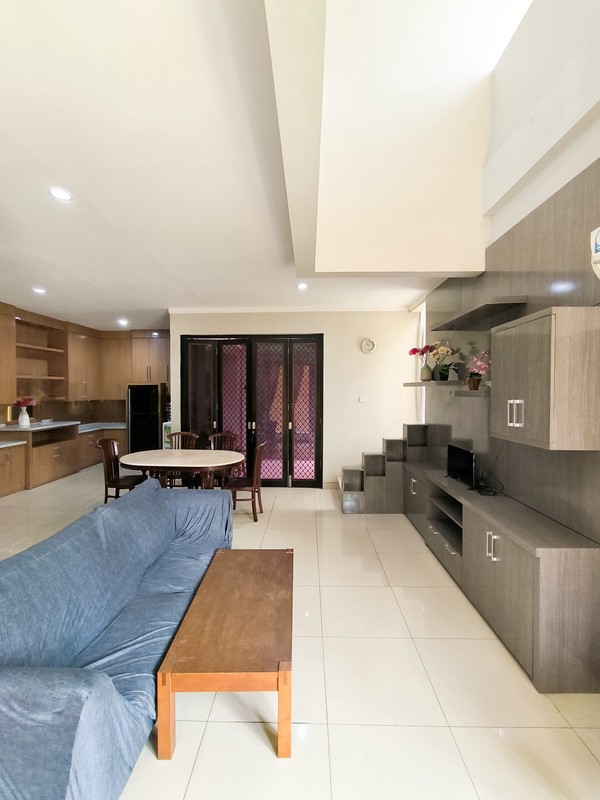 Rumah Nyaman dan Siap Huni depan Taman di Discovery Flamine, Bintaro Jaya Sektor 9