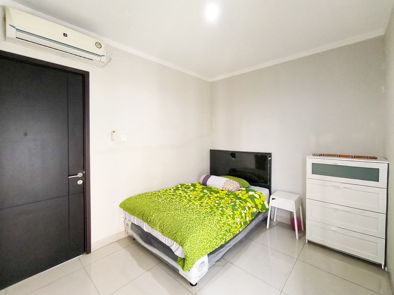 Rumah Nyaman dan Siap Huni depan Taman di Discovery Flamine, Bintaro Jaya Sektor 9