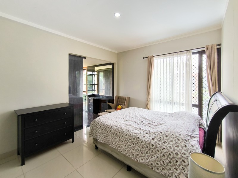 Rumah Nyaman dan Siap Huni depan Taman di Discovery Flamine, Bintaro Jaya Sektor 9