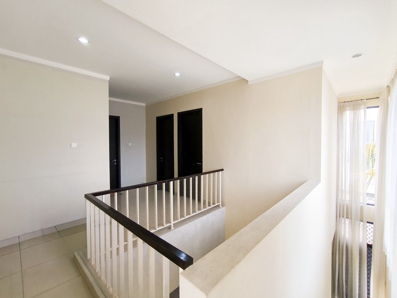 Rumah Nyaman dan Siap Huni depan Taman di Discovery Flamine, Bintaro Jaya Sektor 9