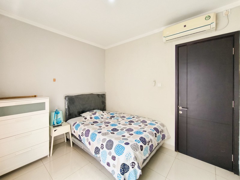 Rumah Nyaman dan Siap Huni depan Taman di Discovery Flamine, Bintaro Jaya Sektor 9