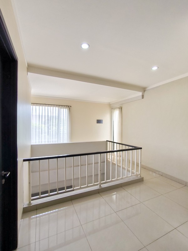 Rumah Nyaman dan Siap Huni depan Taman di Discovery Flamine, Bintaro Jaya Sektor 9