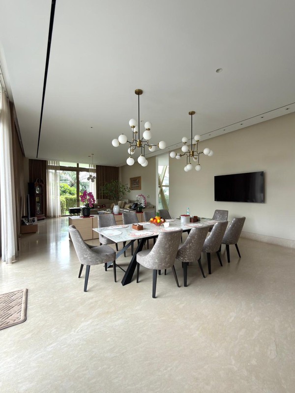 Rumah Hoek Mewah 4 Lantai di PIK 1