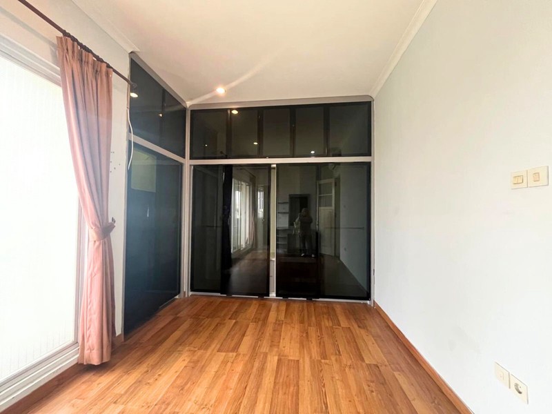 Rumah 3 Lantai di Pejaten Jaksel