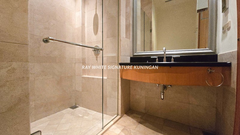 Best Deal! Apartemen Airlangga Ritz Carlton 4BR Semi Furnished - Kawasan Elite Mega Kuningan!