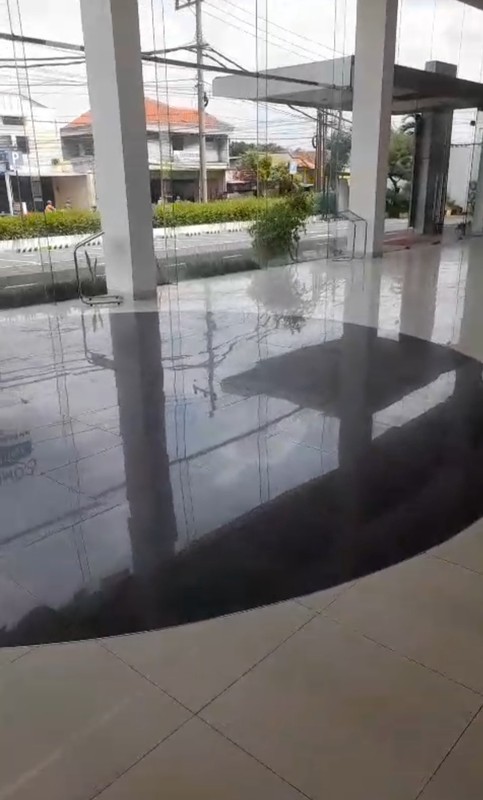 Dijual / Disewakan 3330 m2 Gedung Ex Showroom Mobil Sidoarjo - Nol Jalan Raya Taman Sidoarjo JATIM - Parkiran Mobil Luas Cocok Buat Segala Usaha - HGB