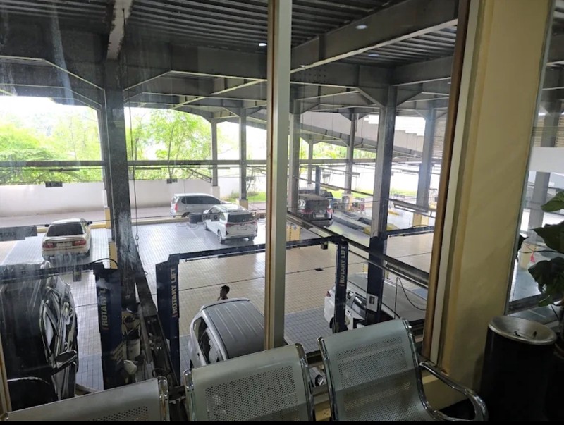 Dijual / Disewakan 3330 m2 Gedung Ex Showroom Mobil Sidoarjo - Nol Jalan Raya Taman Sidoarjo JATIM - Parkiran Mobil Luas Cocok Buat Segala Usaha - HGB