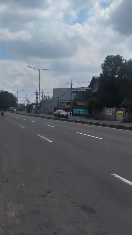 Dijual / Disewakan 3330 m2 Gedung Ex Showroom Mobil Sidoarjo - Nol Jalan Raya Taman Sidoarjo JATIM - Parkiran Mobil Luas Cocok Buat Segala Usaha - HGB