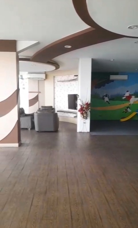 Disewakan Gedung 3 Lantai Ex Showroom Mobil Sidoarjo - Nol Jalan Raya Taman Sidoarjo JATIM - Parkiran Mobil Luas Cocok Buat Segala Usaha - HGB