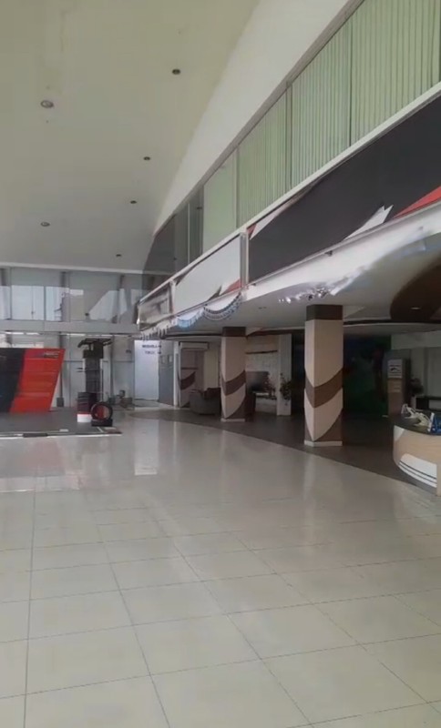 Disewakan Gedung 3 Lantai Ex Showroom Mobil Sidoarjo - Nol Jalan Raya Taman Sidoarjo JATIM - Parkiran Mobil Luas Cocok Buat Segala Usaha - HGB