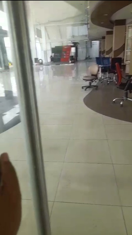 Disewakan Gedung 3 Lantai Ex Showroom Mobil Sidoarjo - Nol Jalan Raya Taman Sidoarjo JATIM - Parkiran Mobil Luas Cocok Buat Segala Usaha - HGB