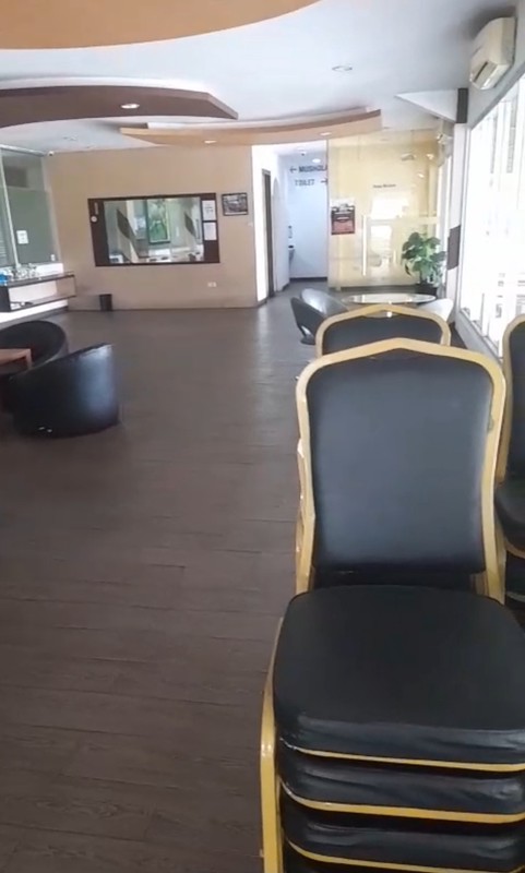 Disewakan Gedung 3 Lantai Ex Showroom Mobil Sidoarjo - Nol Jalan Raya Taman Sidoarjo JATIM - Parkiran Mobil Luas Cocok Buat Segala Usaha - HGB