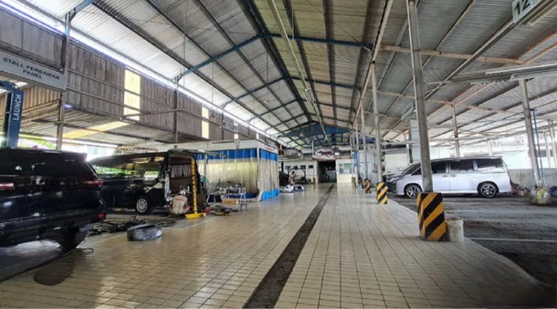 Disewakan Gedung 3 Lantai Ex Showroom Mobil Sidoarjo - Nol Jalan Raya Taman Sidoarjo JATIM - Parkiran Mobil Luas Cocok Buat Segala Usaha - HGB