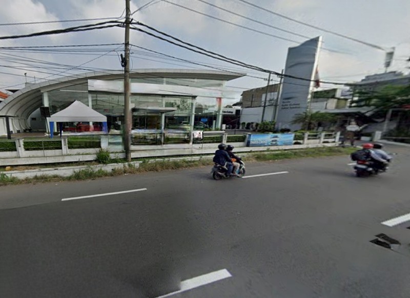 Disewakan Gedung 3 Lantai Ex Showroom Mobil Sidoarjo - Nol Jalan Raya Taman Sidoarjo JATIM - Parkiran Mobil Luas Cocok Buat Segala Usaha - HGB