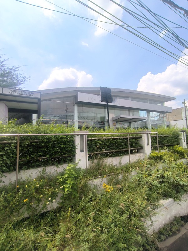 Disewakan Gedung 3 Lantai Ex Showroom Mobil Sidoarjo - Nol Jalan Raya Taman Sidoarjo JATIM - Parkiran Mobil Luas Cocok Buat Segala Usaha - HGB