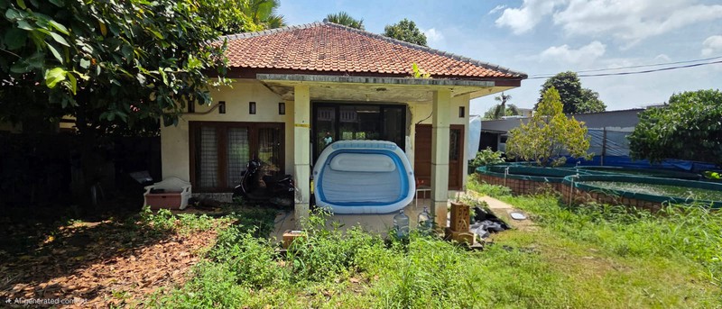 Dijual rumah dan tanah yang sangat luas di Tanah Baru, Beji, Depok