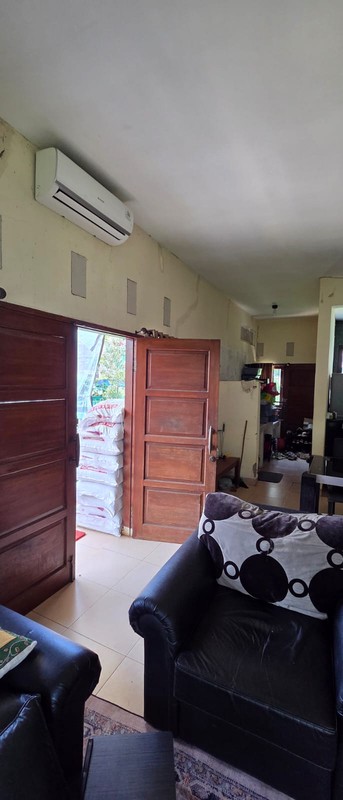 Dijual rumah dan tanah yang sangat luas di Tanah Baru, Beji, Depok