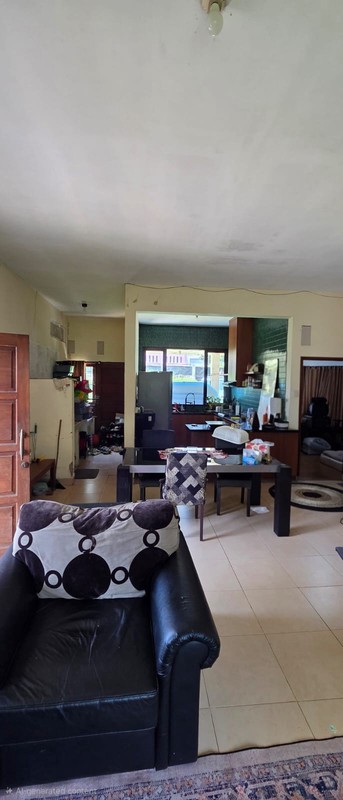 Dijual rumah dan tanah yang sangat luas di Tanah Baru, Beji, Depok