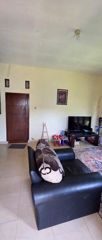 Dijual rumah dan tanah yang sangat luas di Tanah Baru, Beji, Depok