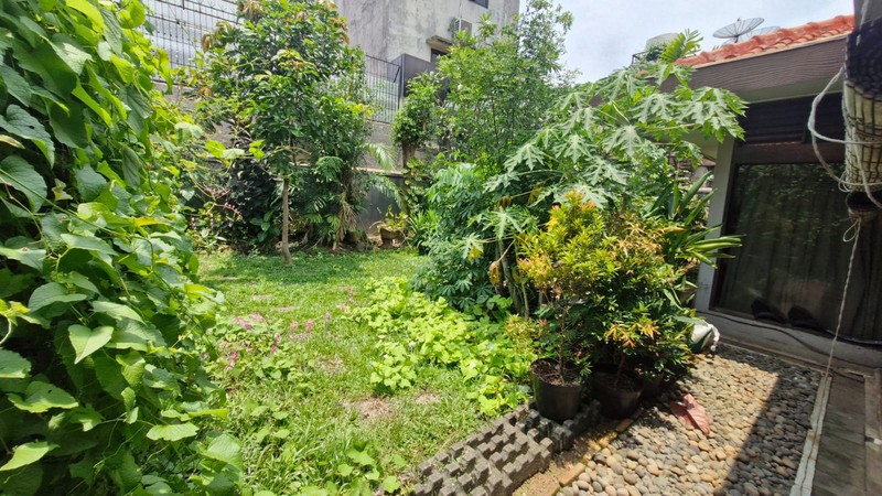 Dijual Rumah Lama Lokasi Strategis Di Jl. Cempaka Putih Tengah, Jakarta Pusat