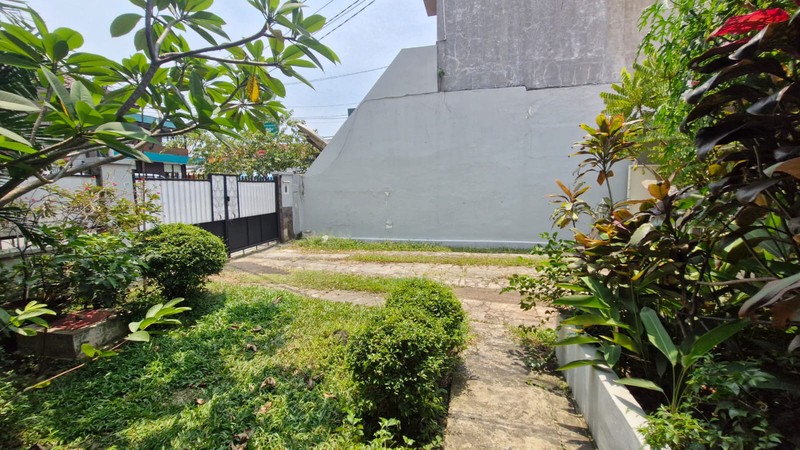 Dijual Rumah Lama Lokasi Strategis Di Jl. Cempaka Putih Tengah, Jakarta Pusat