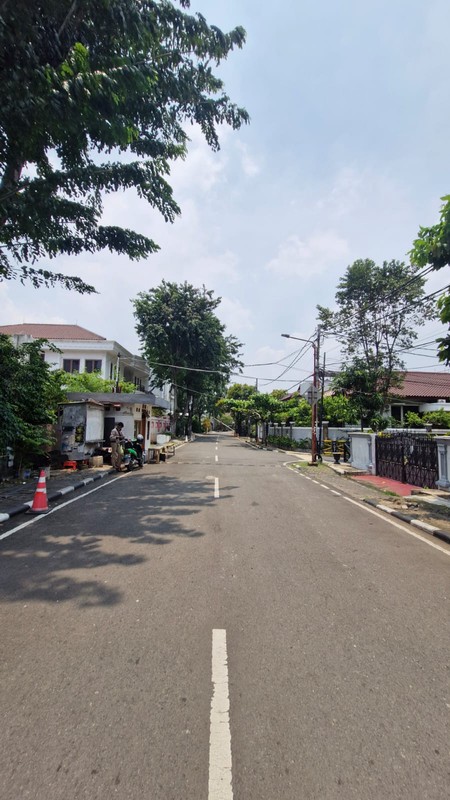 Dijual Rumah Lama Lokasi Strategis Di Jl. Cempaka Putih Tengah, Jakarta Pusat