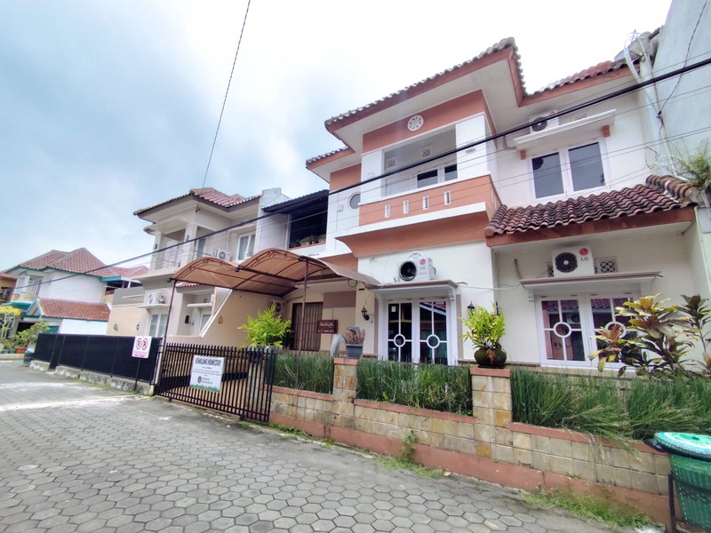 Investasi Cerdas Dijual Homestay Aktif Hunian Mewah 2 Lantai Dekat Ring Road & JCM, Sendangadi, Mlati, Sleman 