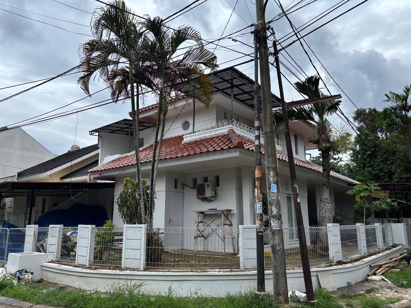 Rumah hook depan taman di Nusa Loka BSD