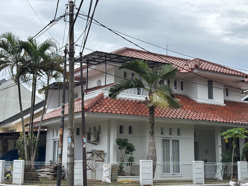 Rumah hook depan taman di Nusa Loka BSD