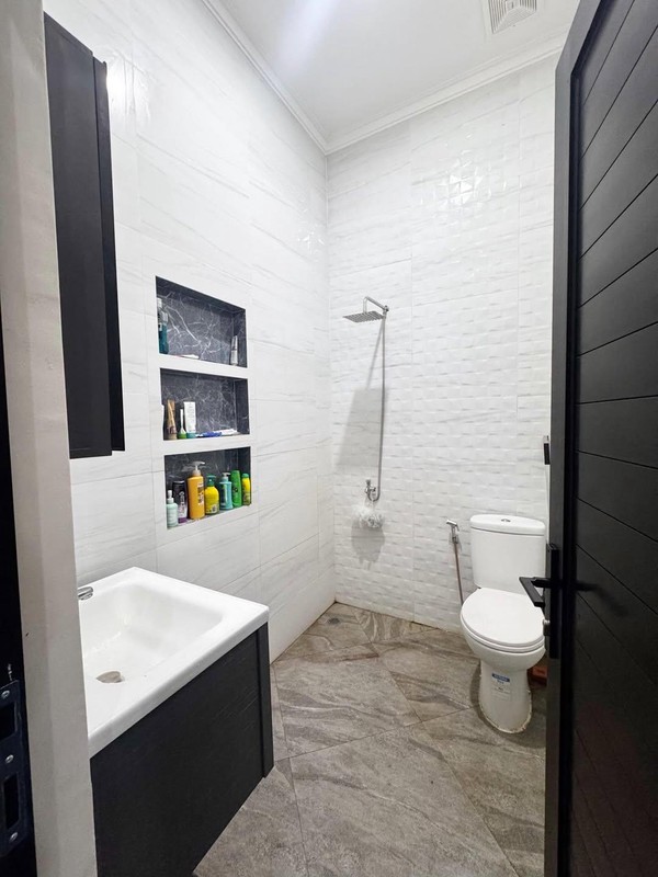 Rumah full renovasi konsep modern minimalis di Villa Melati Mas