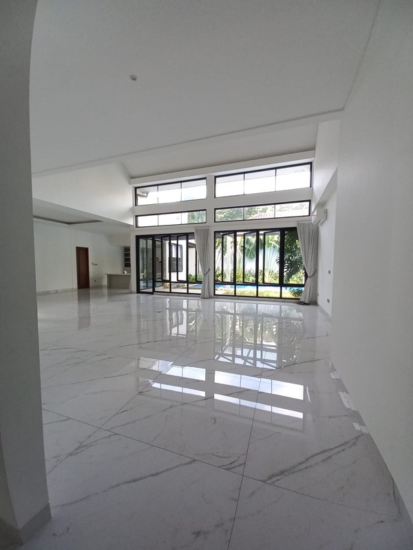 European Inspired Furnished 4 BR House