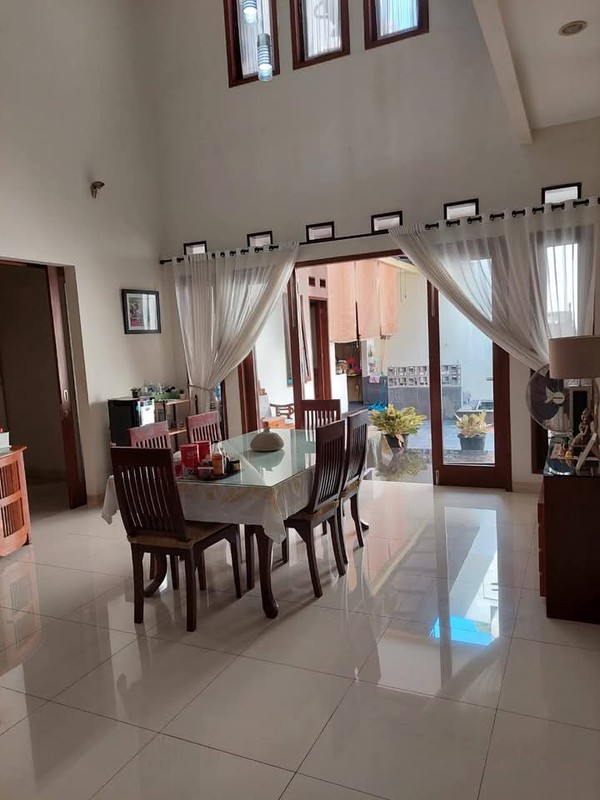 Rumah Mewah 2 Lantai di Bintaro - LT 315m2, Halaman Luas & Siap Huni (Nego)