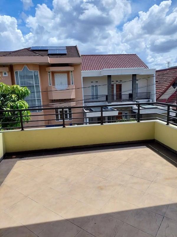 Rumah Mewah 2 Lantai di Bintaro - LT 315m2, Halaman Luas & Siap Huni (Nego)