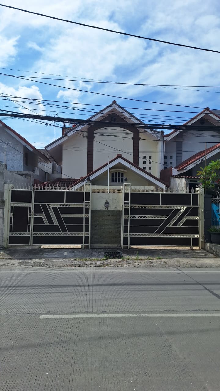 Rumah 1,5 Lantai ,Furnished lokasi Ok ,harga Nego di Semper Barat