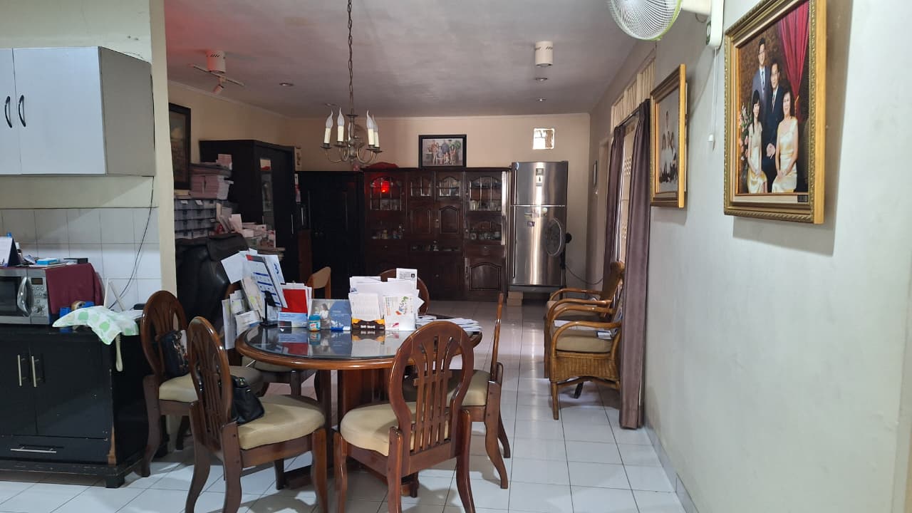 Rumah 1,5 Lantai ,Furnished lokasi Ok ,harga Nego di Semper Barat