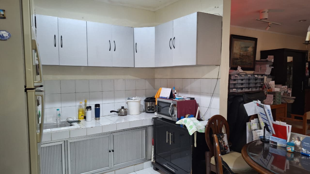 Rumah 1,5 Lantai ,Furnished lokasi Ok ,harga Nego di Semper Barat