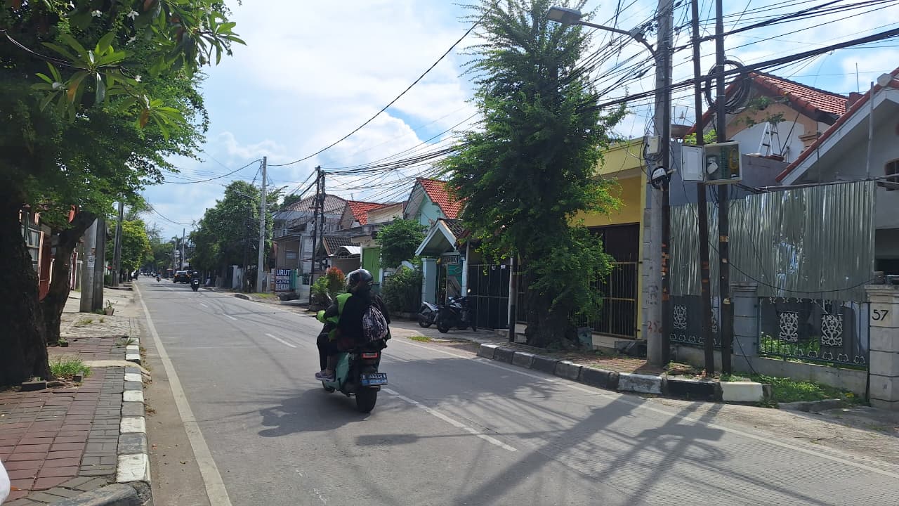 Rumah 1,5 Lantai ,Furnished lokasi Ok ,harga Nego di Semper Barat