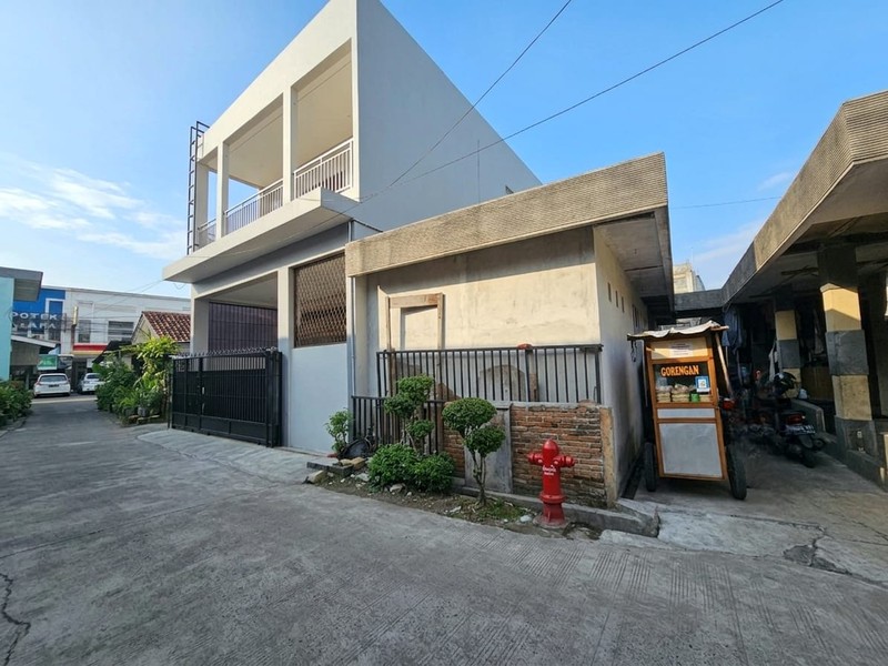 Dijual Cepat Kontrakan 8 Pintu di Ciputat - LT/LB 300m2, Token Tiap Pintu