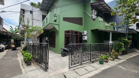 Passive Income Tinggi! Kost Mewah 11 Pintu + Paviliun di Jakarta Pusat - SHM, Full AC & Token