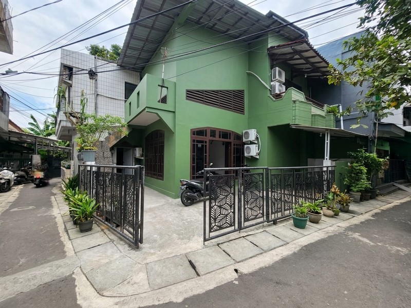 Passive Income Tinggi! Kost Mewah 11 Pintu + Paviliun di Jakarta Pusat - SHM, Full AC & Token