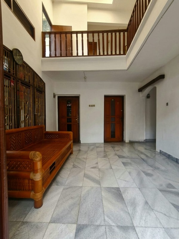 Passive Income Tinggi! Kost Mewah 11 Pintu + Paviliun di Jakarta Pusat - SHM, Full AC & Token