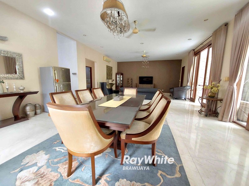 Rumah di Ampera Kemang, Jakarta Selatan, Tanah Besar 888 m2, 5 menit ke Tol JORR