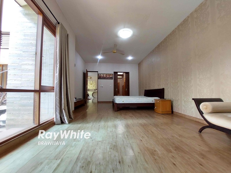 Rumah di Ampera Kemang, Jakarta Selatan, Tanah Besar 888 m2, 5 menit ke Tol JORR