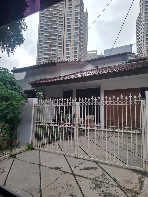 Dijual Rumah Lama Lokasi Strategis Di Jl. Alam Elok, Pondok Indah, Jakarta Selatan