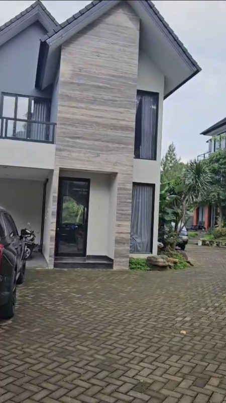 Dijual 1200 m2 Private Pool Rumah Villa Taman Dayu Ciputra Golf Pandaan Jatim - Cluster Sagamore Hills- Semi Furnished - Garasi Carport 11 Mobil Luas - Best View -Lokasi Bagus- Udara Sejuk - Taman Asr